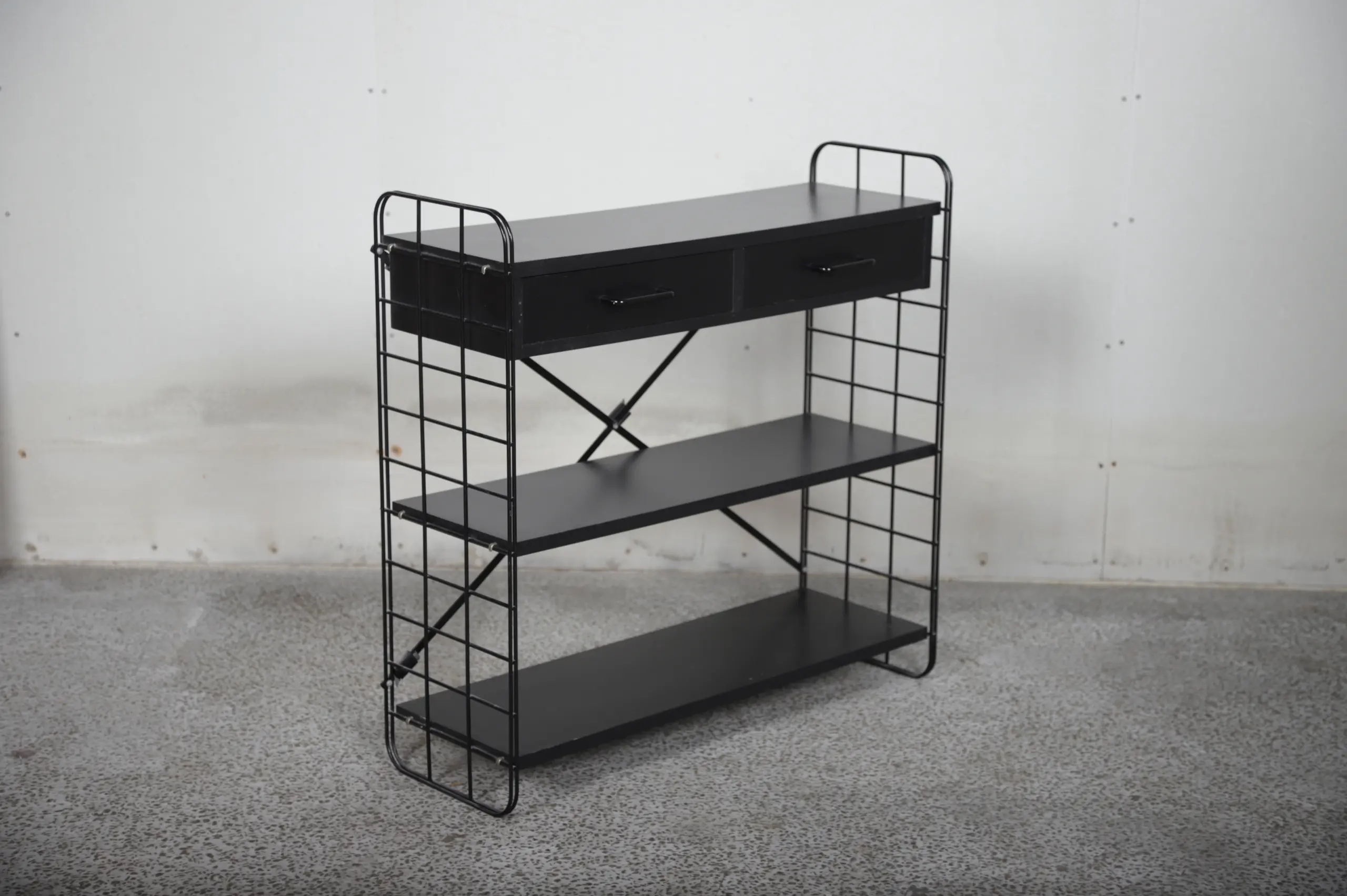 Entrekommode, Strinning