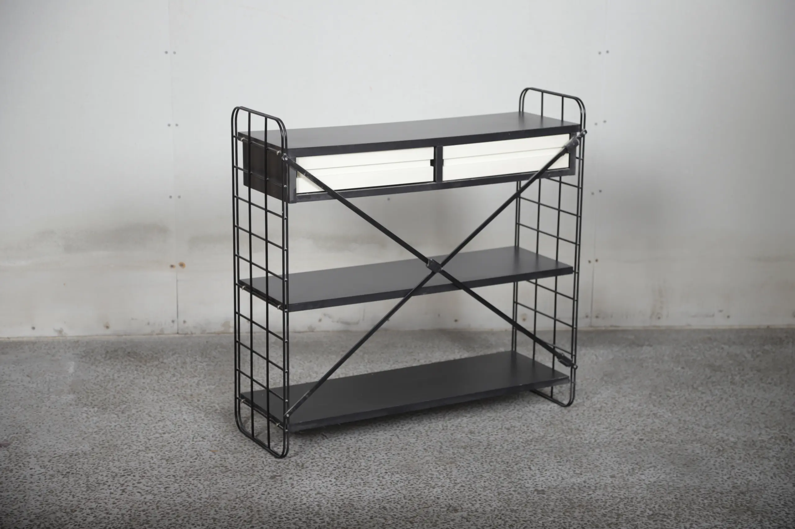 Entrekommode, Strinning