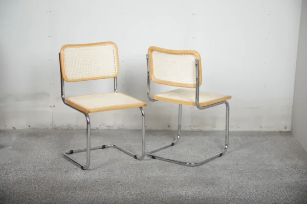 To italienske frisvingerstole med fransk flet, Made in Italy