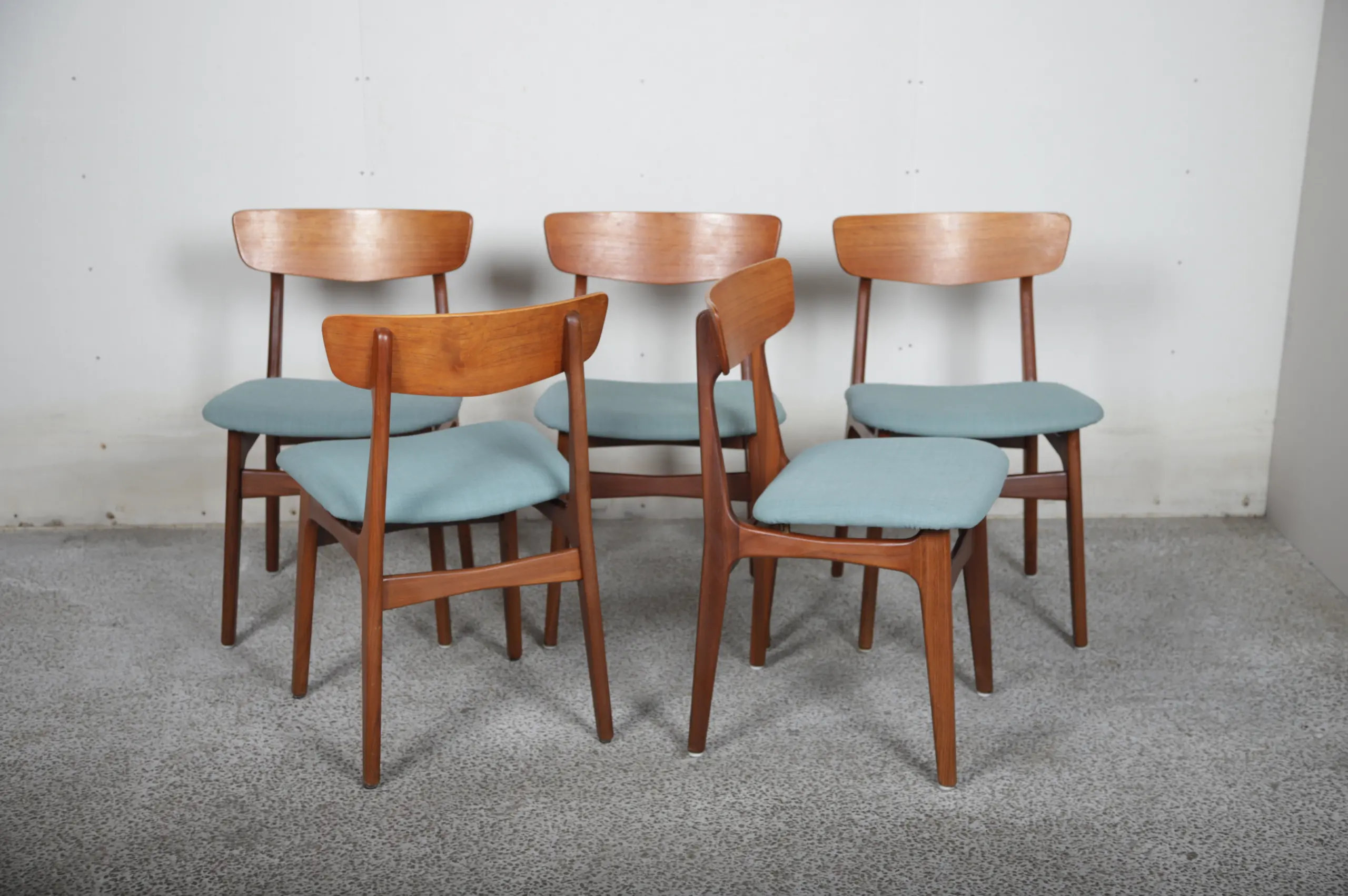 Fem spisestole i massiv teak, Elgaard og Schøning