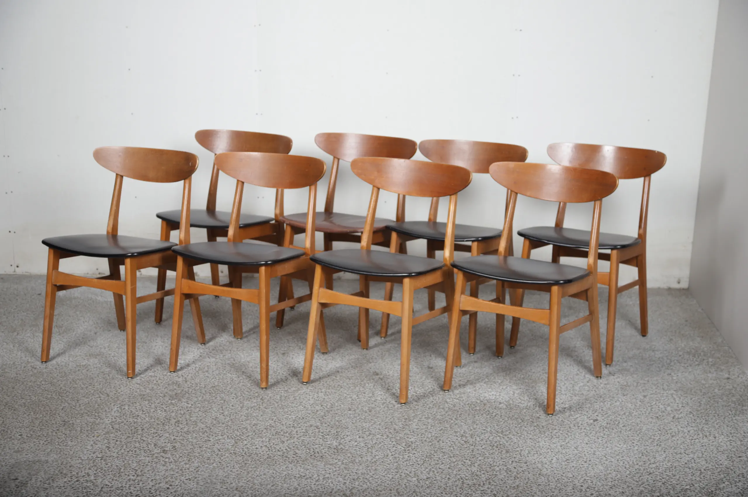 Otte spisestole i teak og bøg, Faldsled, model no 65