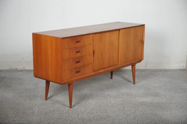 Lav skænk i teak, Omann jr, Model nr 12