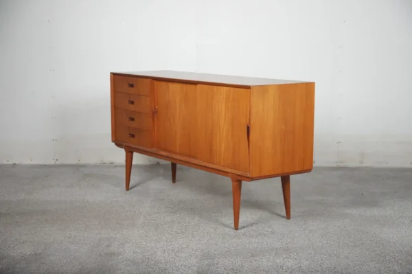 Lav skænk i teak, Omann jr, Model nr 12