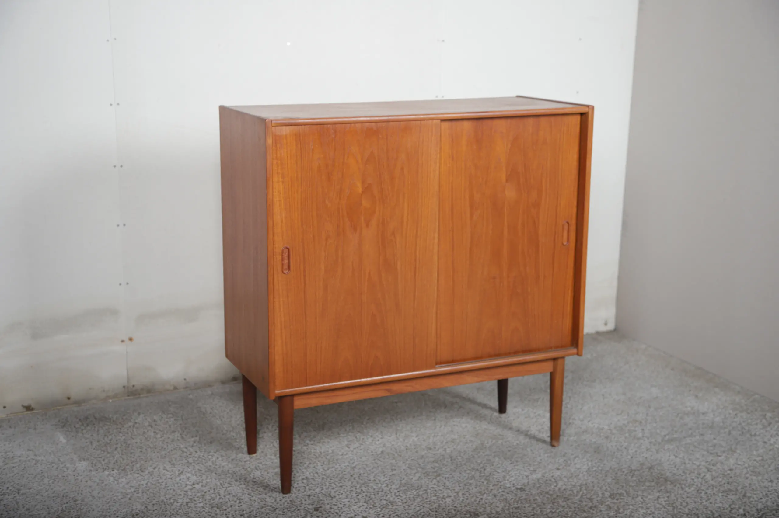 Lille skænk i teak - Image 1