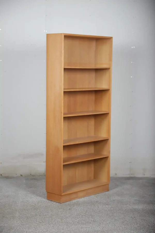 Høj reol i egetræ