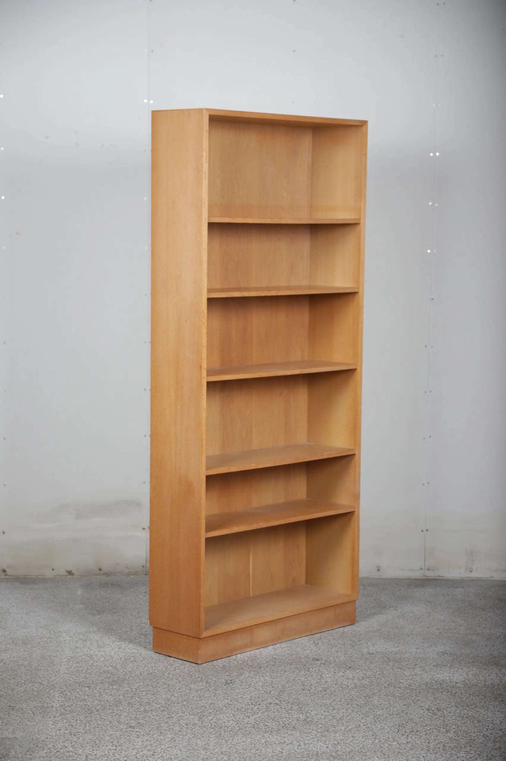 Høj reol i egetræ - Image 1
