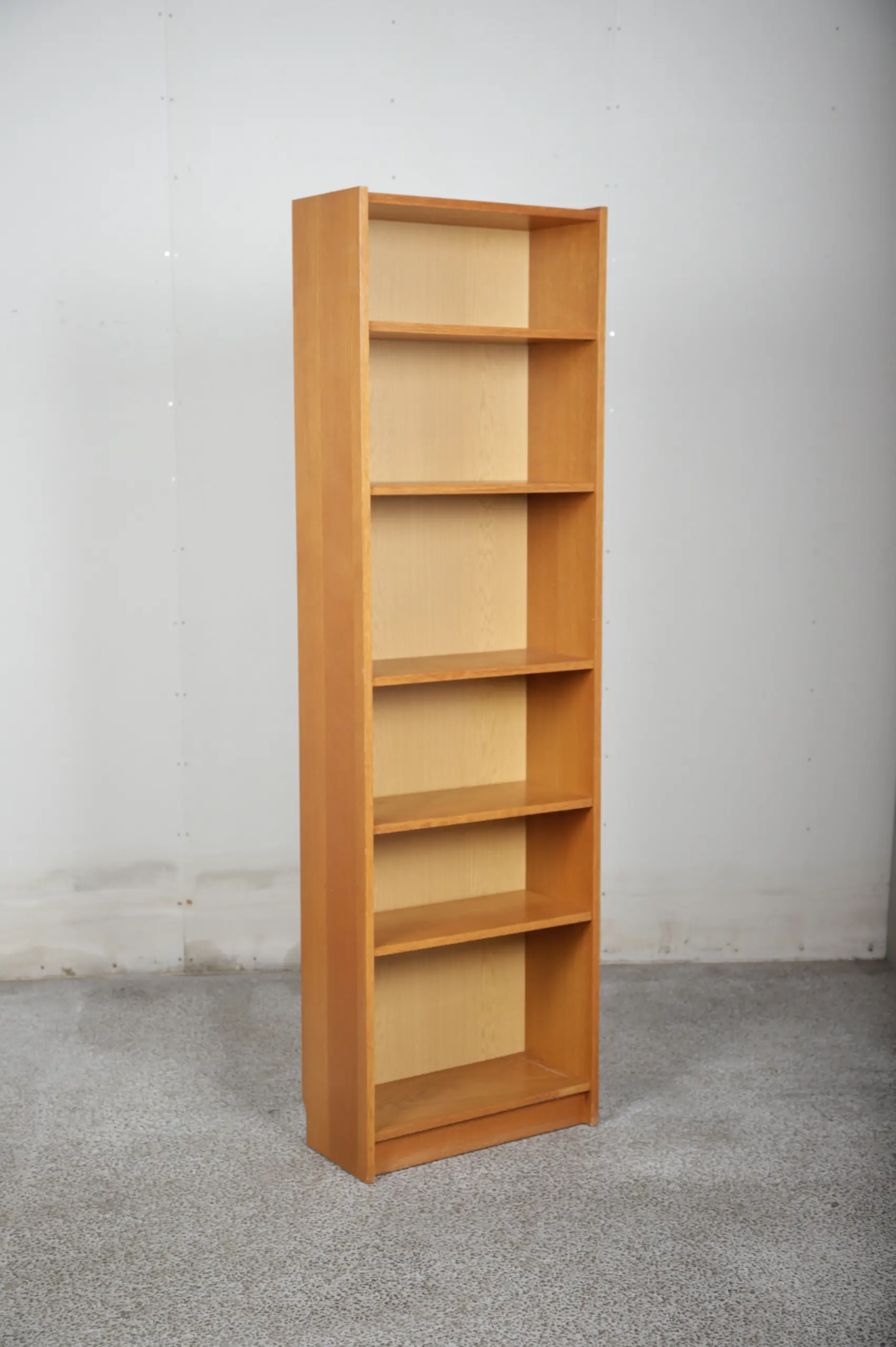Høj reol i egetræ - Image 1