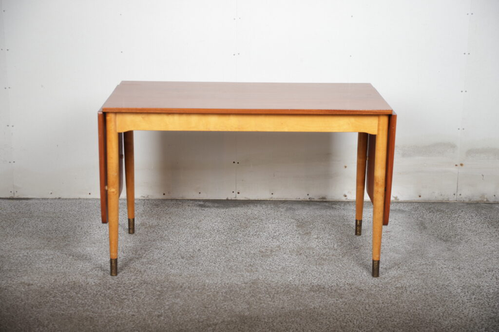 Spisebord med lange endeklapper, bøg og mahogni