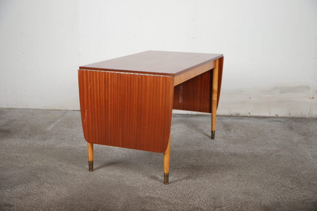 Spisebord med lange endeklapper, bøg og mahogni