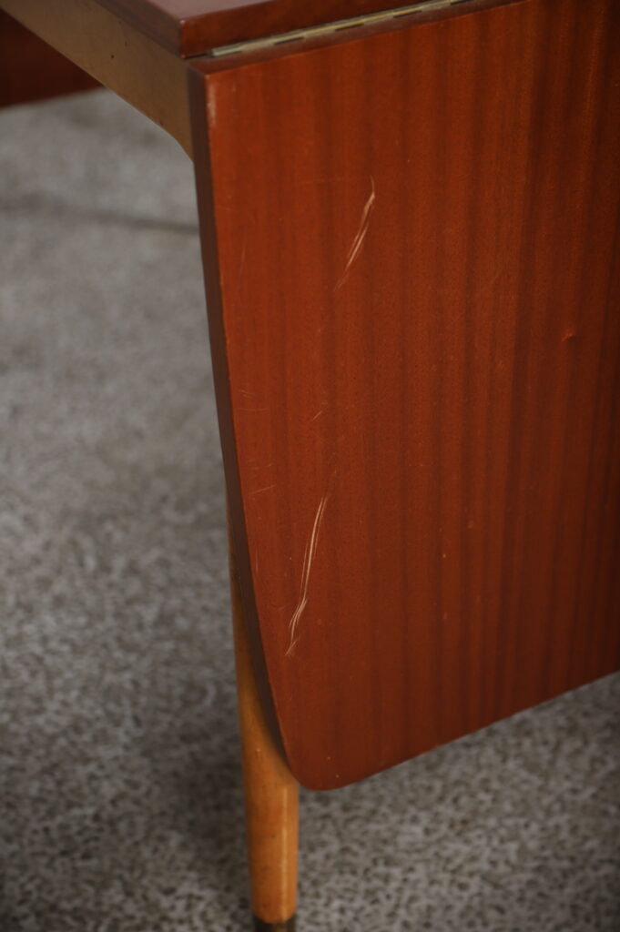 Spisebord med lange endeklapper, bøg og mahogni