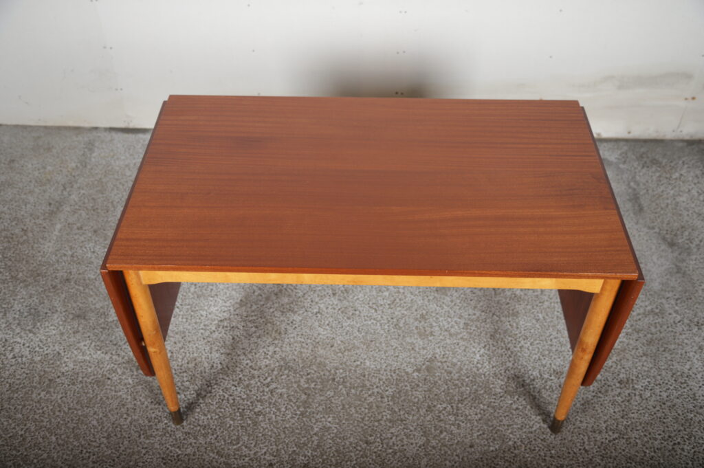 Spisebord med lange endeklapper, bøg og mahogni