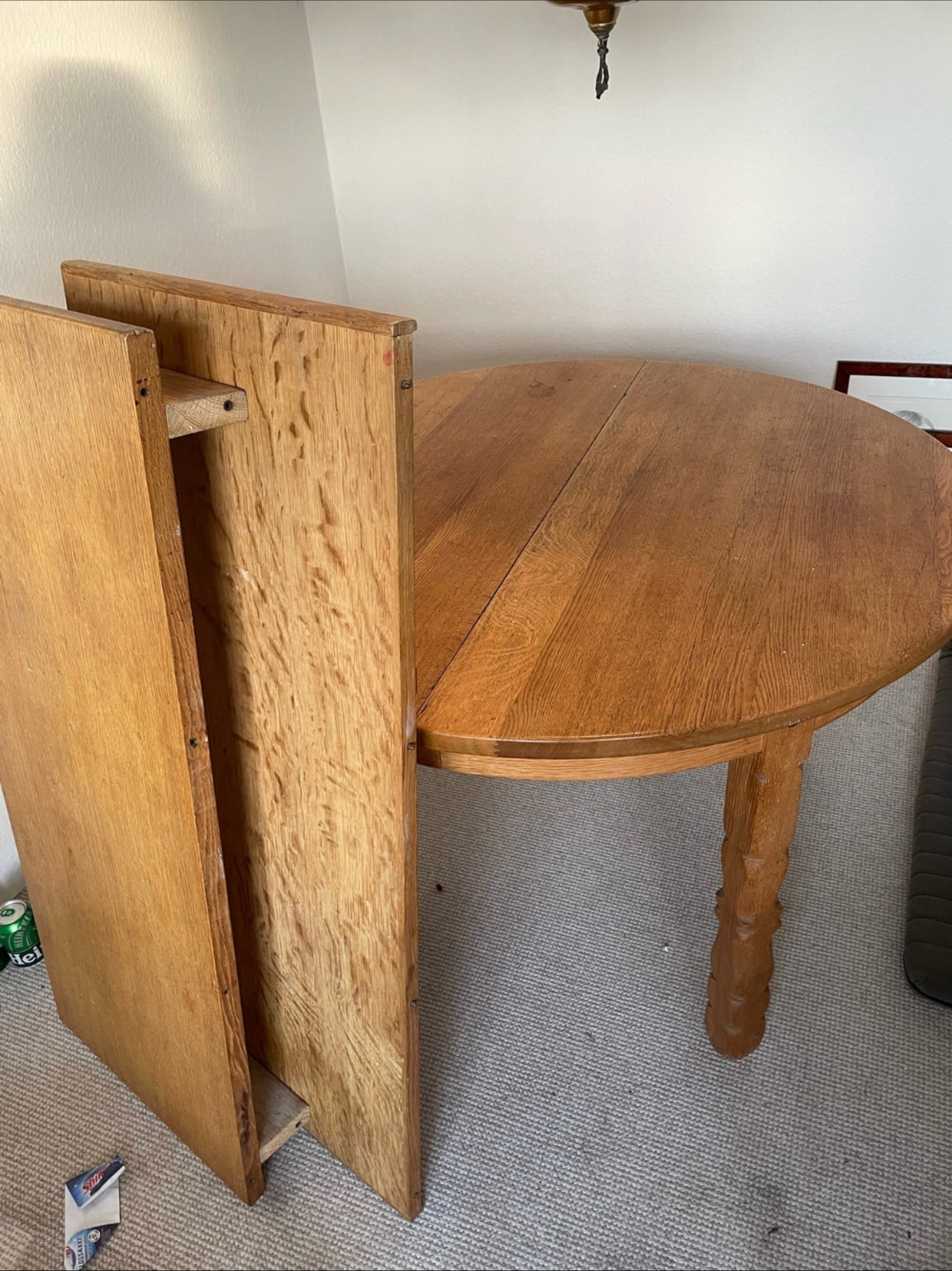 Rundt spisebord af massiv eg med to tillægsplader - Image 1