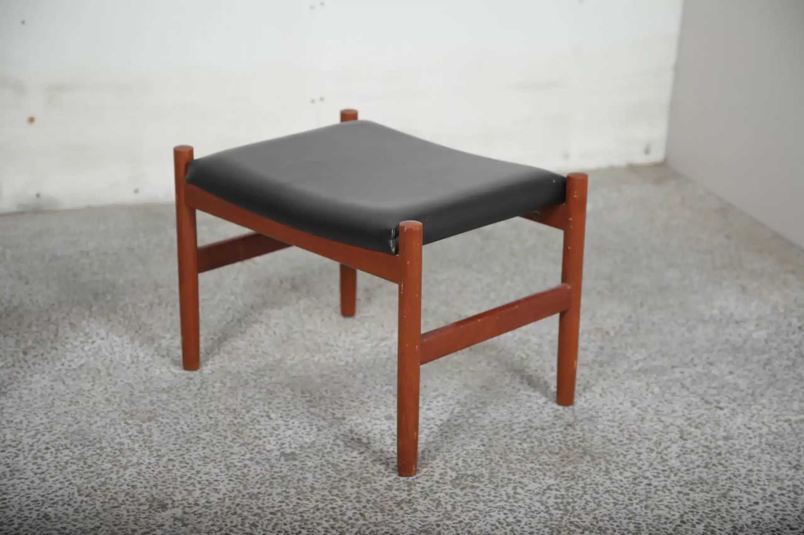 Skammel #2, Spøttrup, teak