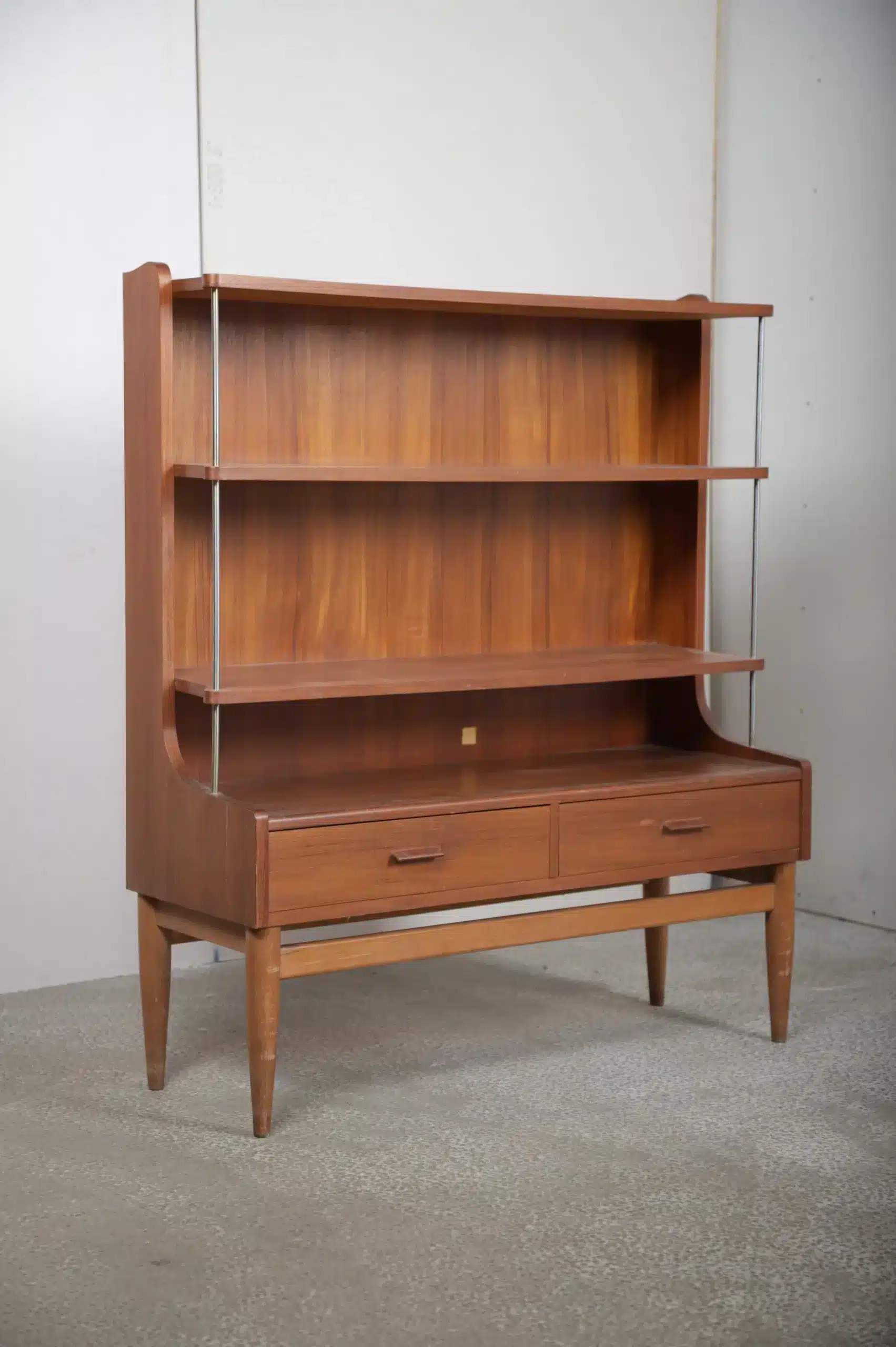 Lille reol med hylder