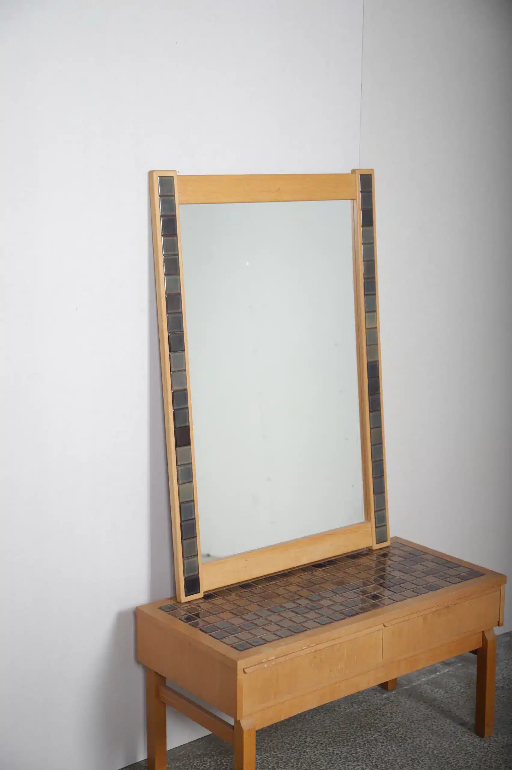 Entrespejl med kakler