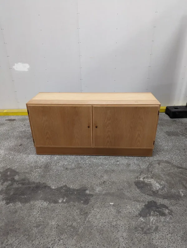 Hundevad todelt skænk eg