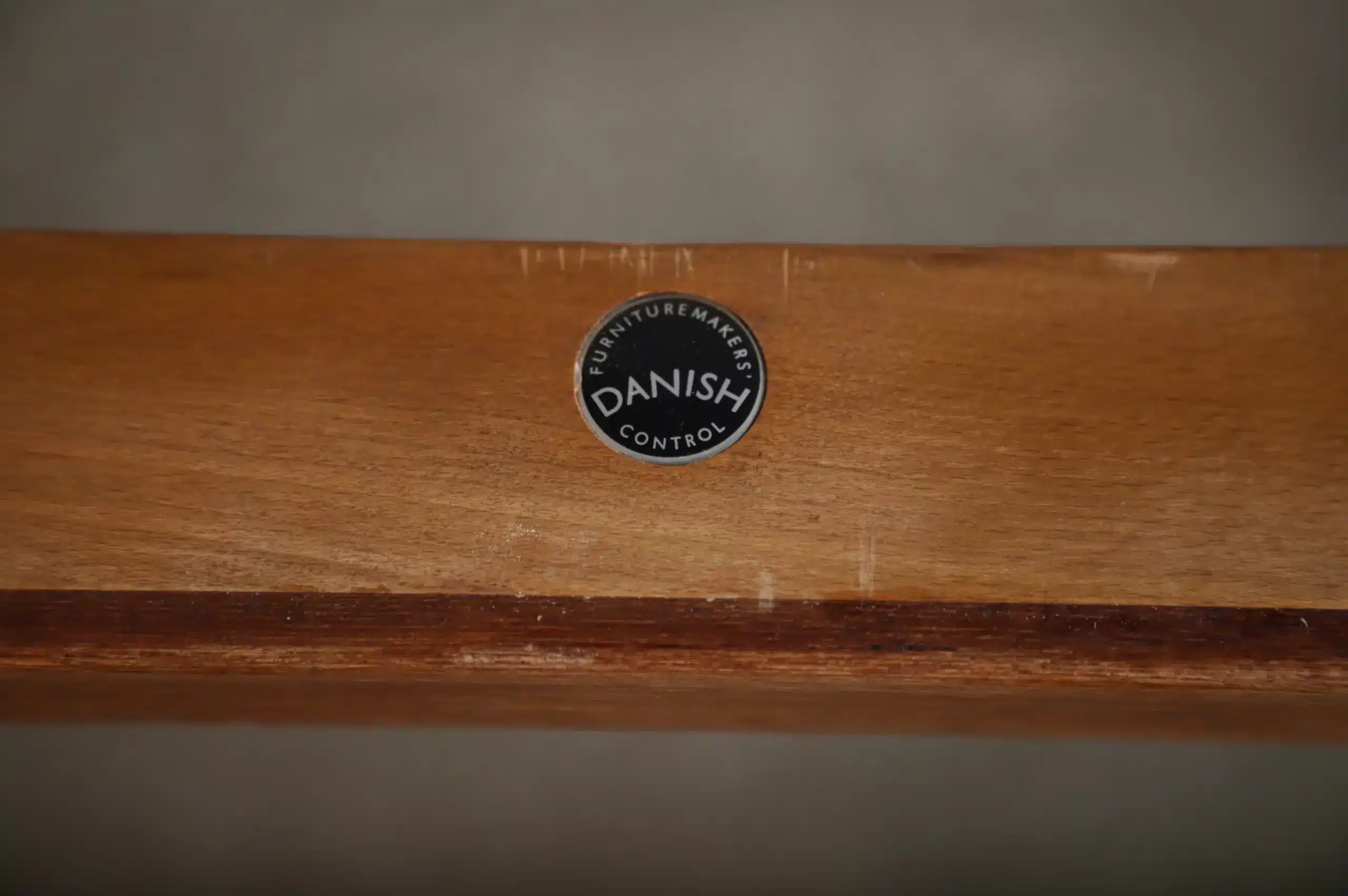 Stort spisebord i teak, én tillægsplade