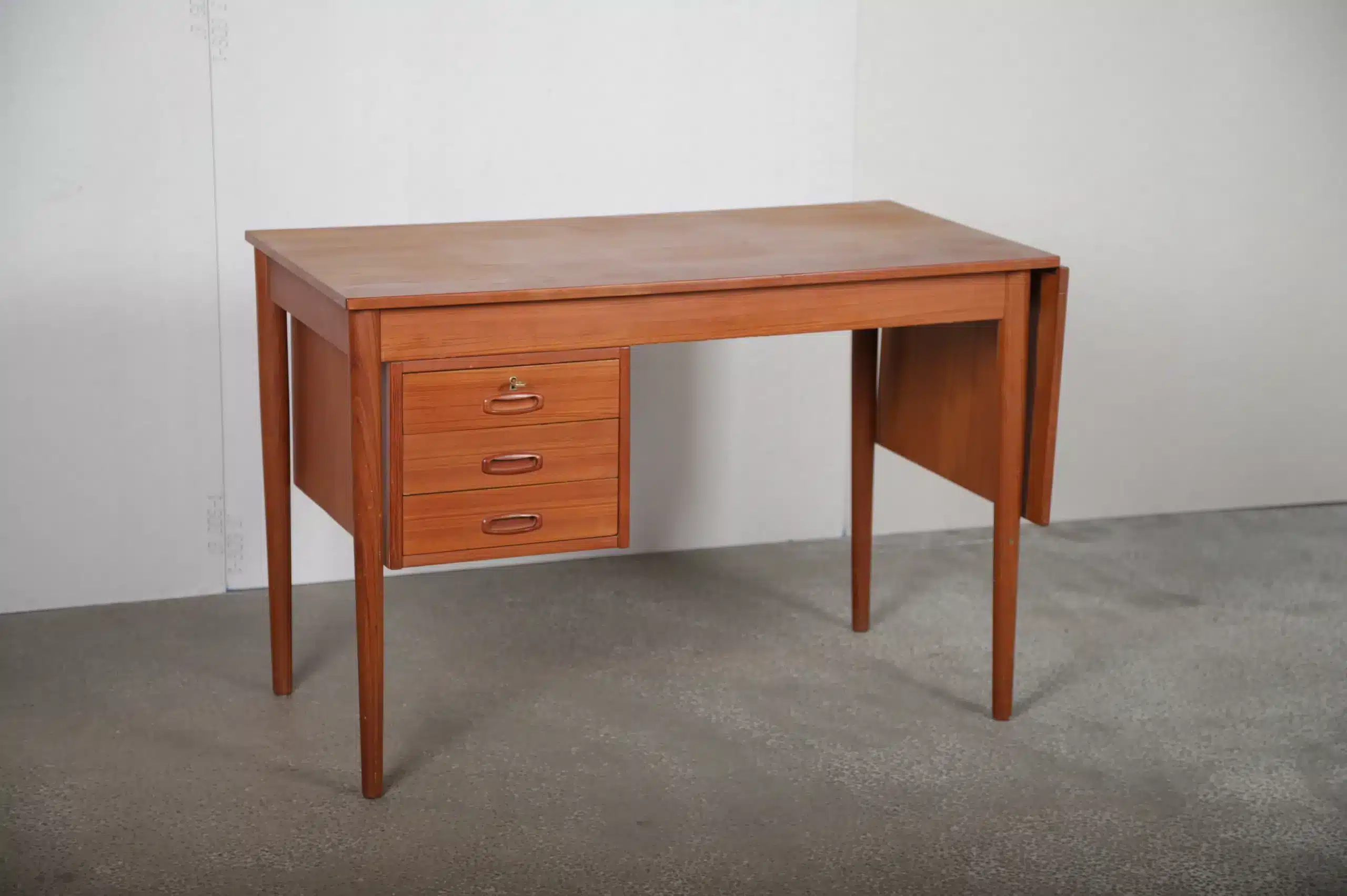 Skrivebord med klap, teak