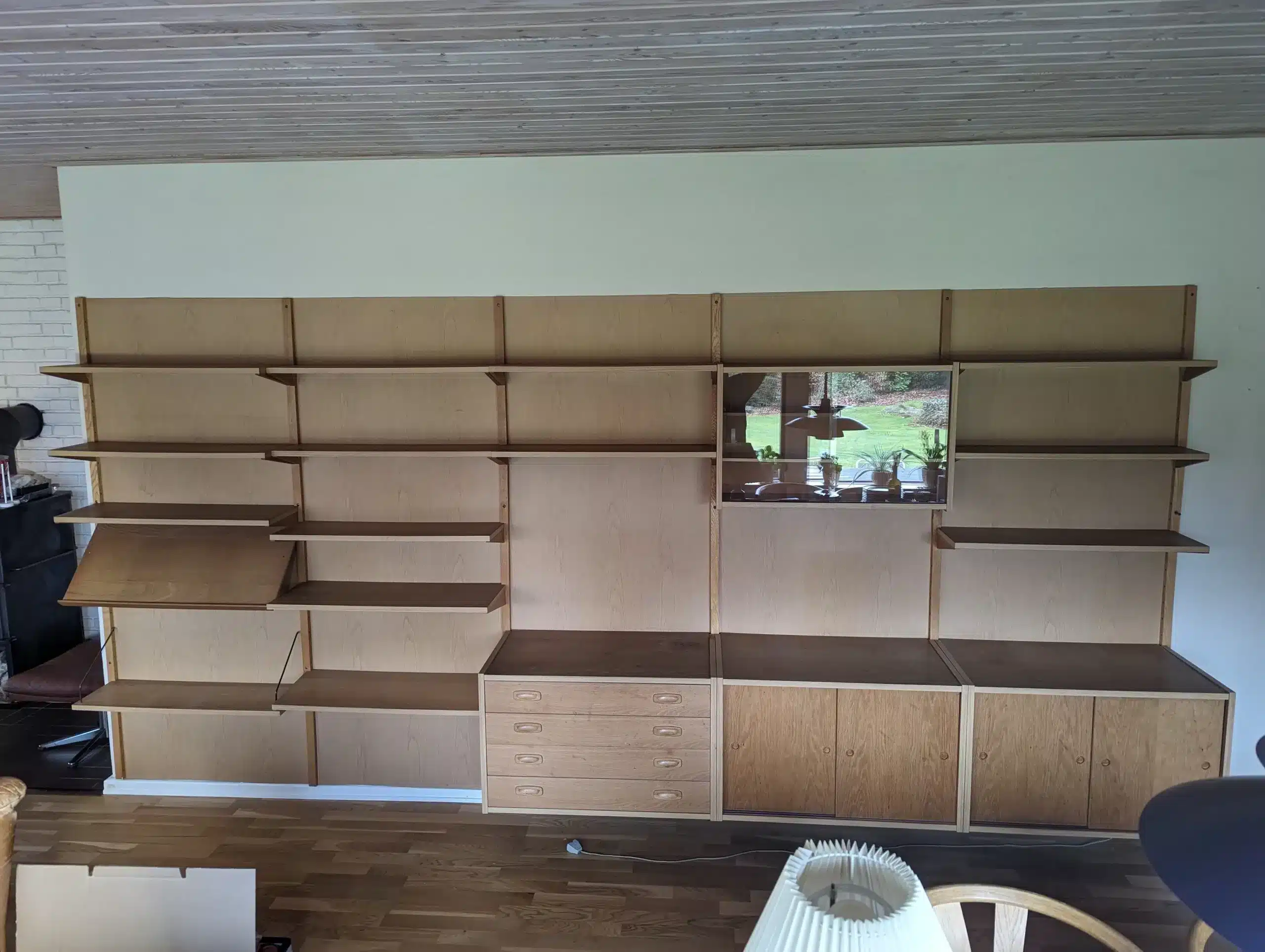 Vangereol/reolsystem i egetræ med seks sektioner af hylder, skabe, vitrine. PS System - Image 1