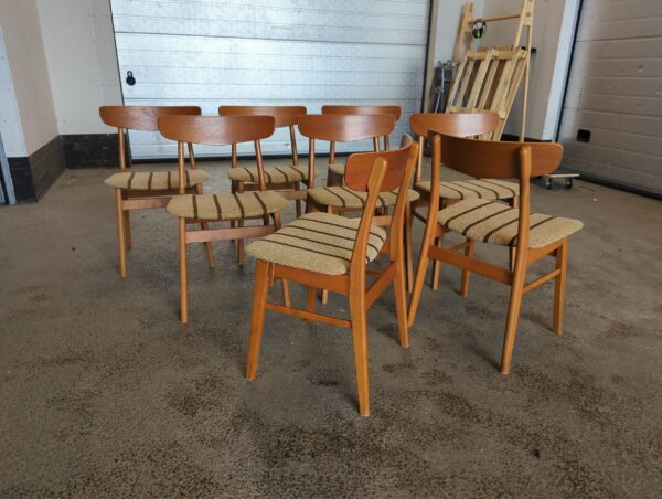 Otte spisestole, teak og bøg, Mosbøl