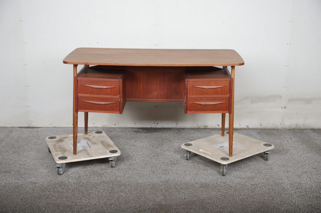 Skrivebord, teak, til renovering, Tibergaard