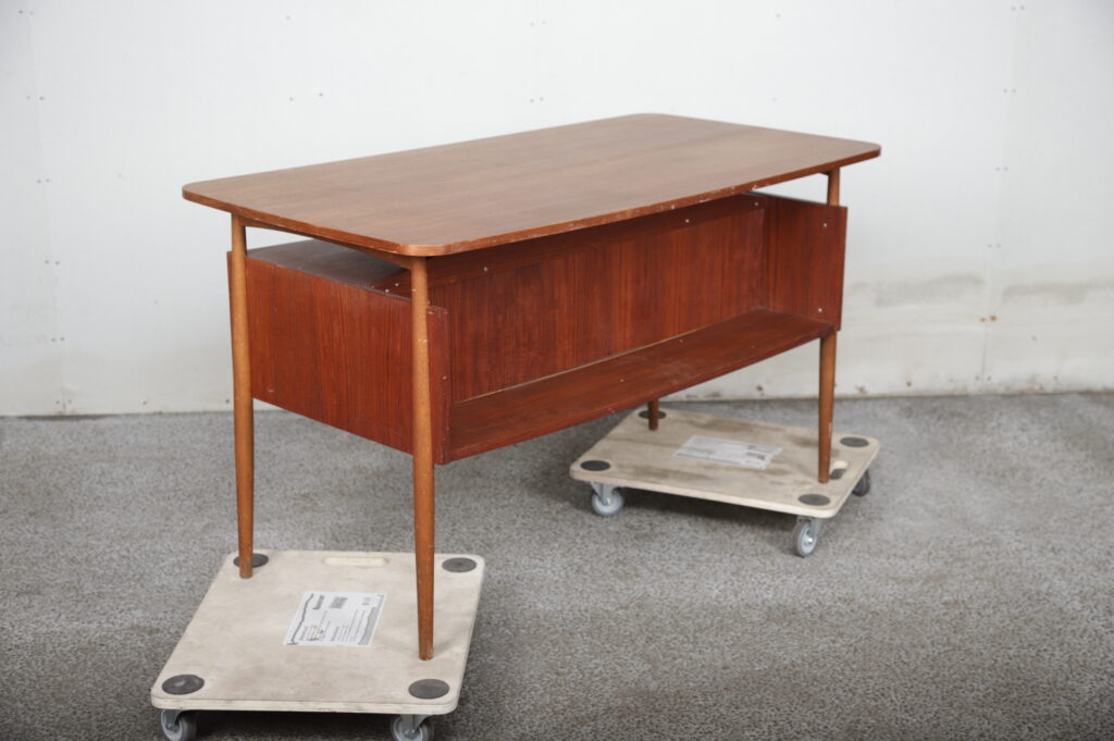 Skrivebord, teak, til renovering, Tibergaard