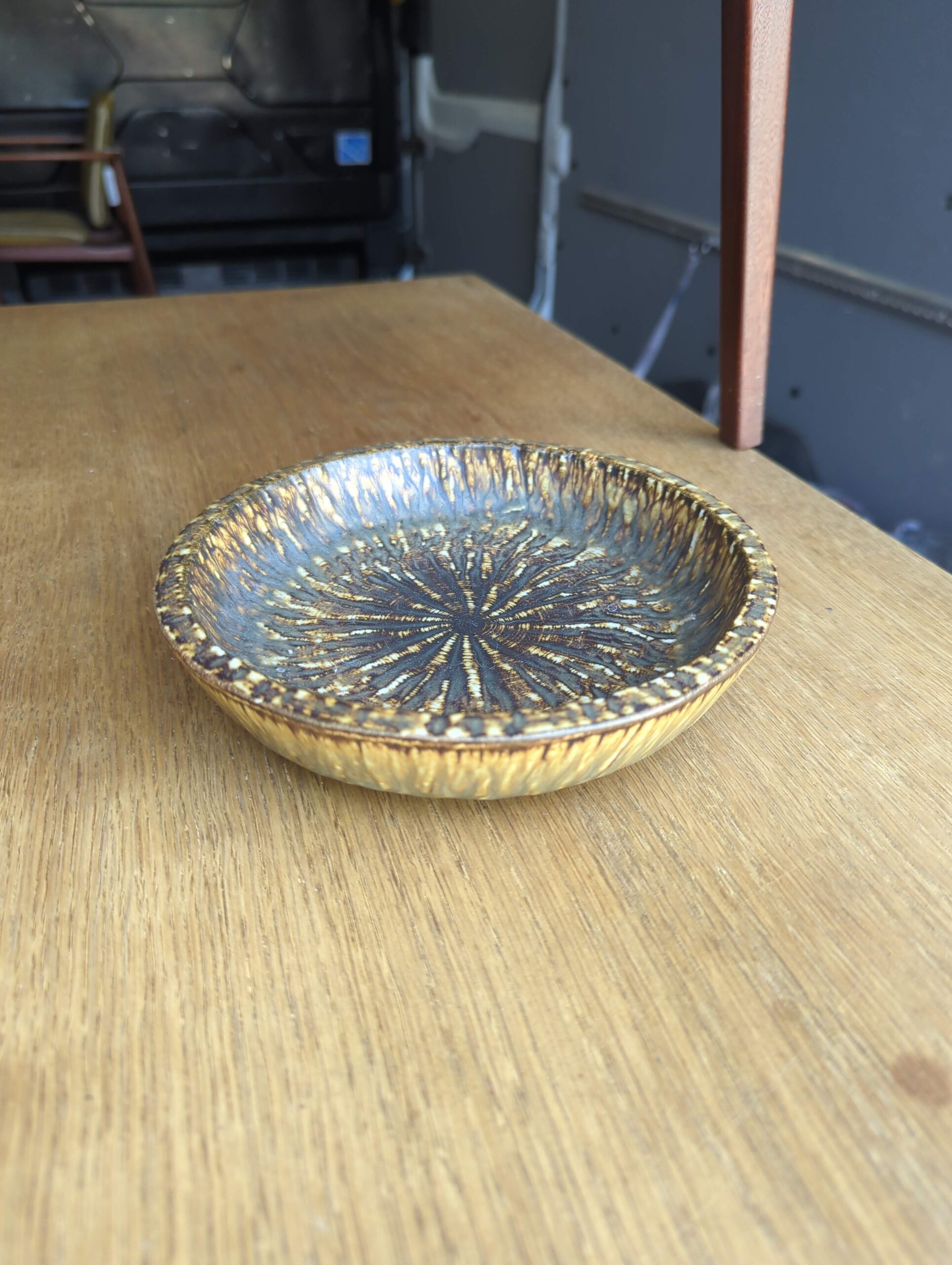 Skål, keramik, Gunnar Nylund Rubus - Image 1