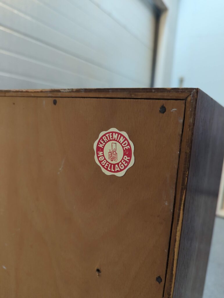 Sminke-kommode og vitrine-skab, Børge Mogensen