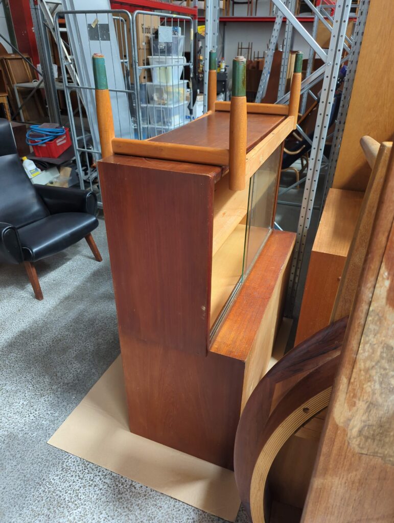 Sminke-kommode og vitrine-skab, Børge Mogensen