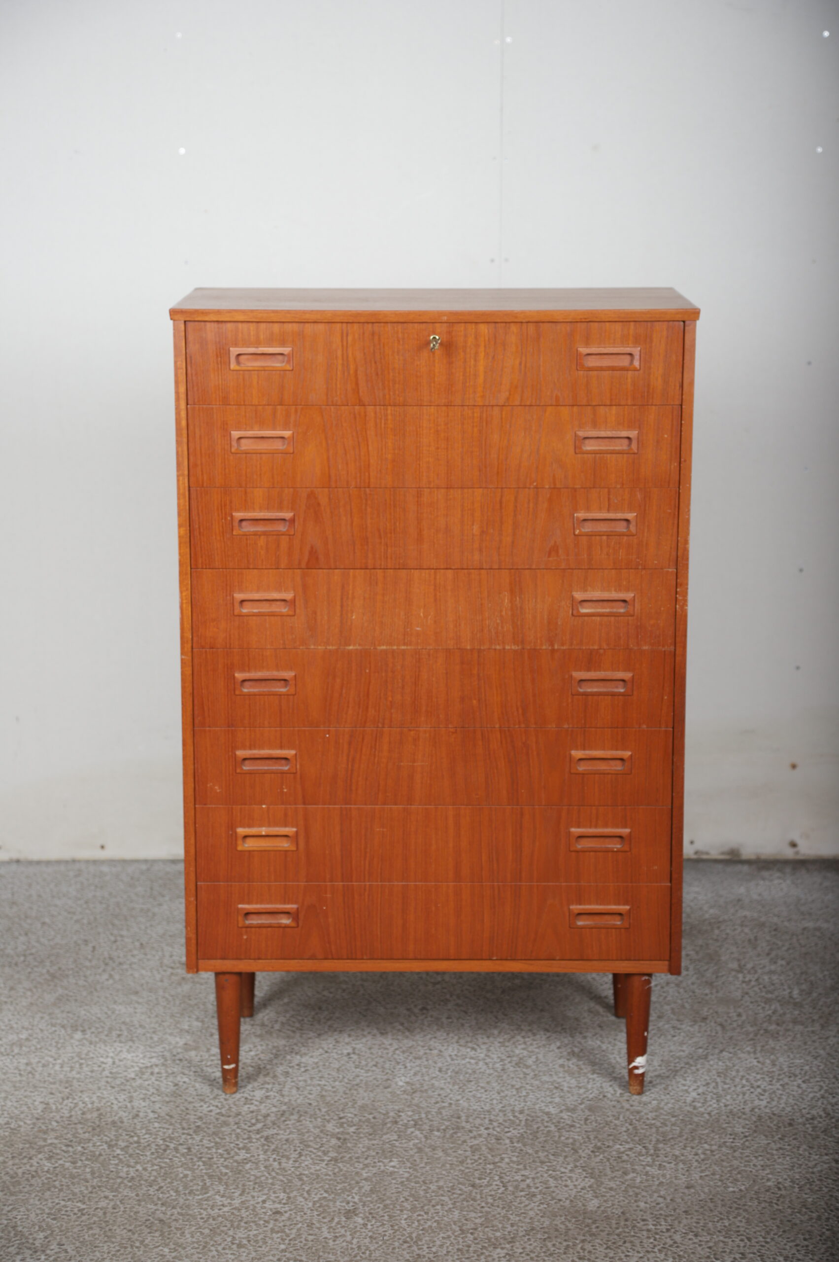 Kommode i teak med otte skuffer - Image 1