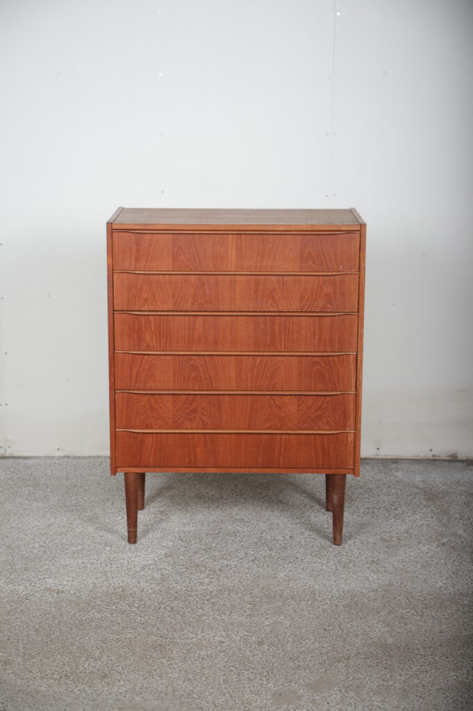 Kommode teak med seks skuffer