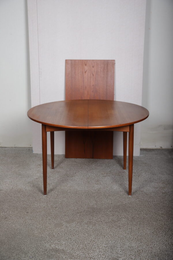 Rundt Spisebord i teaktræ m/tillægsplade