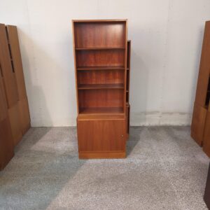 Énfløjet reol med skænk og bogreol, Hundevad, teak - Image 2