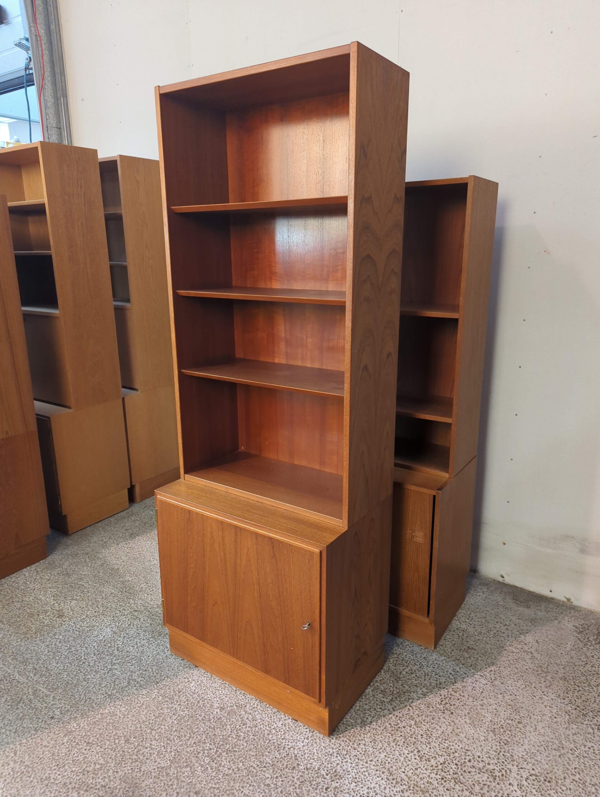 Énfløjet reol med skænk og bogreol, Hundevad, teak - Image 3