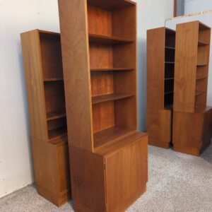 Énfløjet reol med skænk og bogreol, Hundevad, teak - Image 1