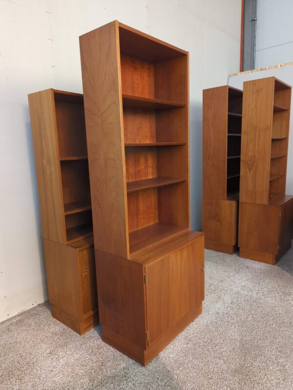 Énfløjet reol med skænk og bogreol, Hundevad, teak