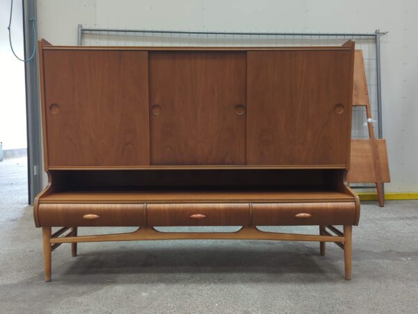 Dækketøjsskab/skænk