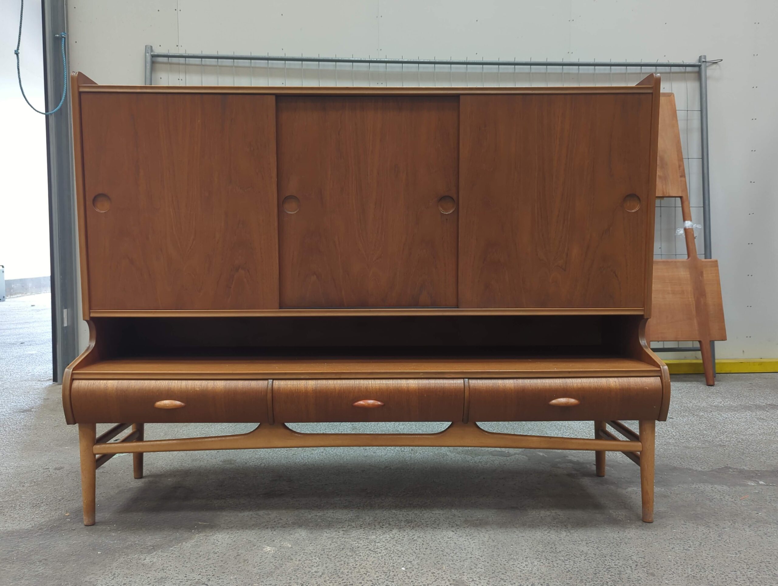 Dækketøjsskab/skænk - Image 1