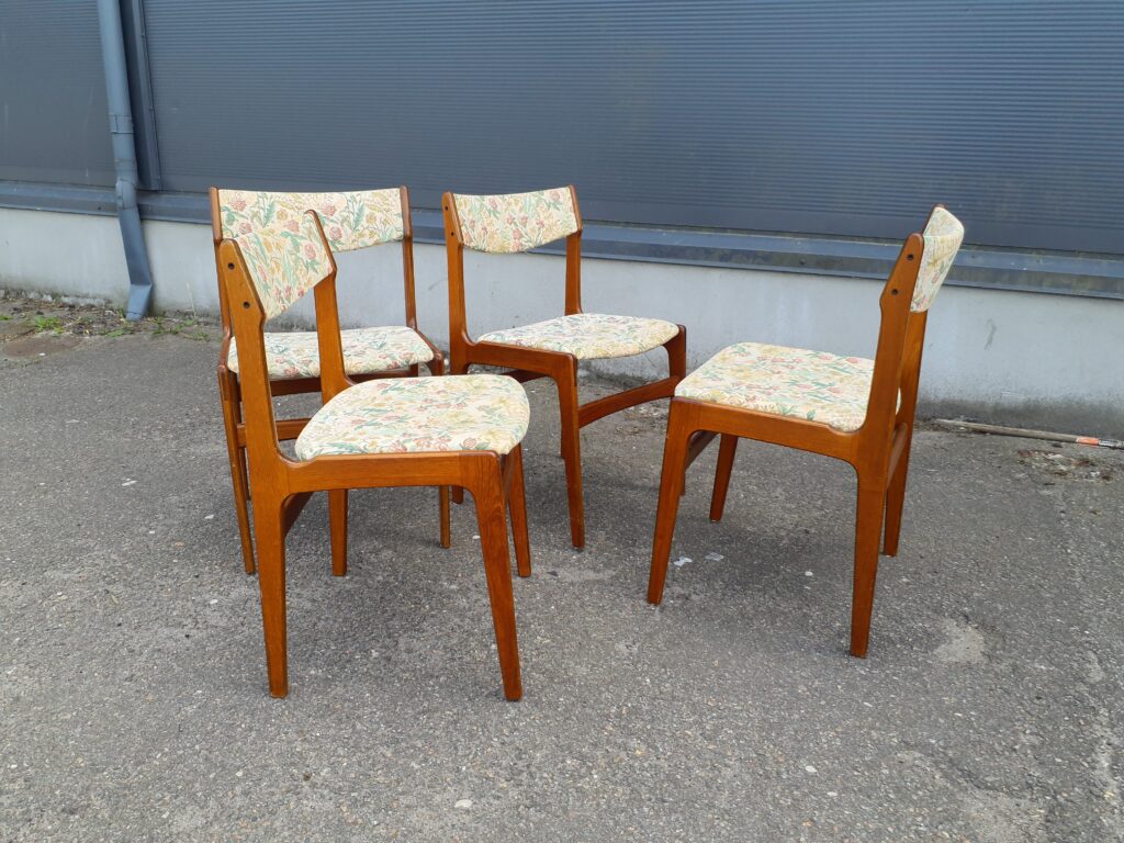 Fire spisestole, teak