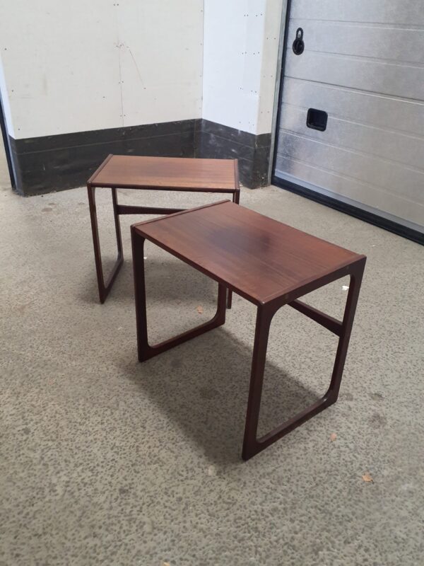 To sideborde i palisander