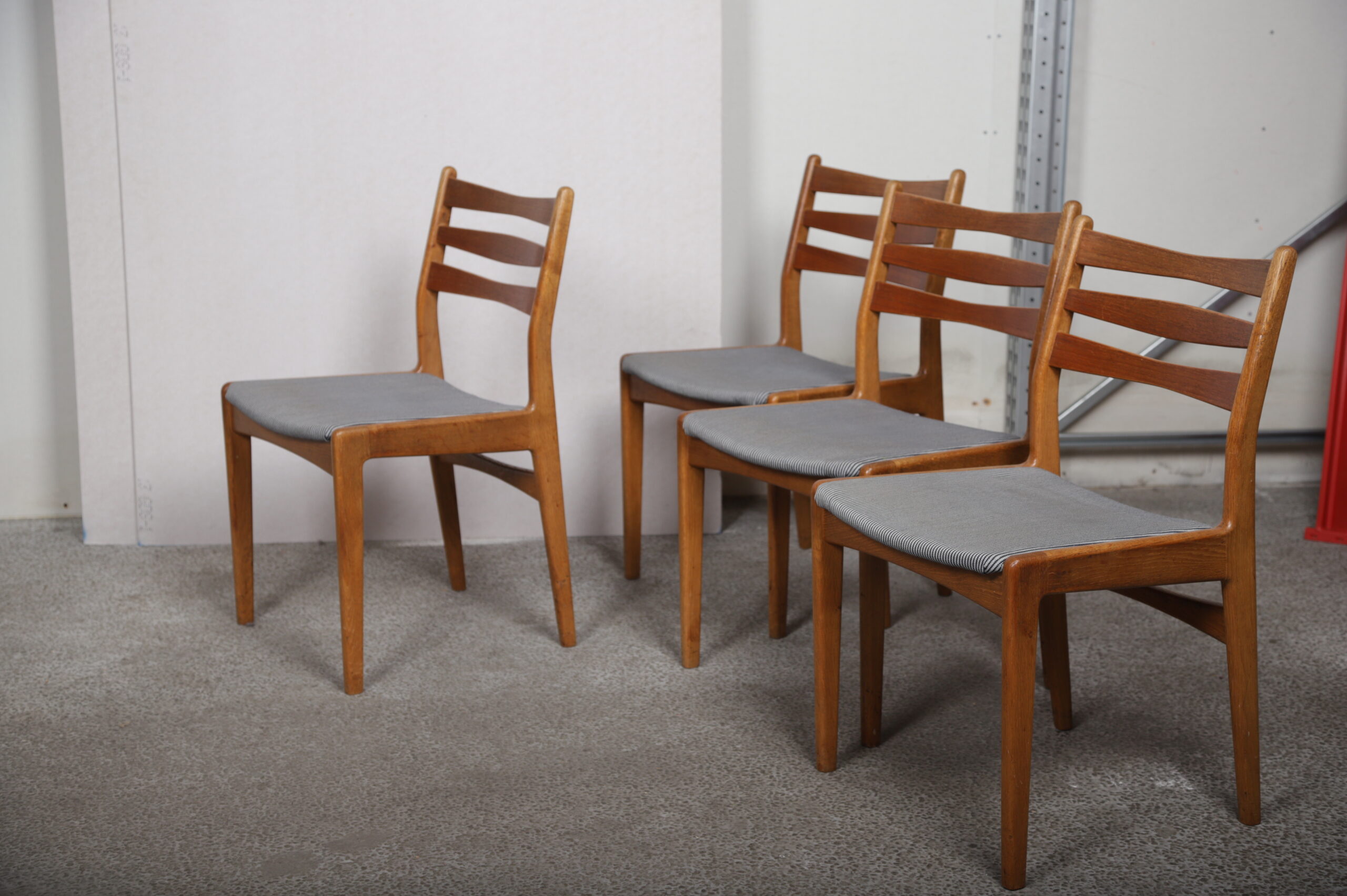 Fire spisestole i massiv egetræ - Image 1