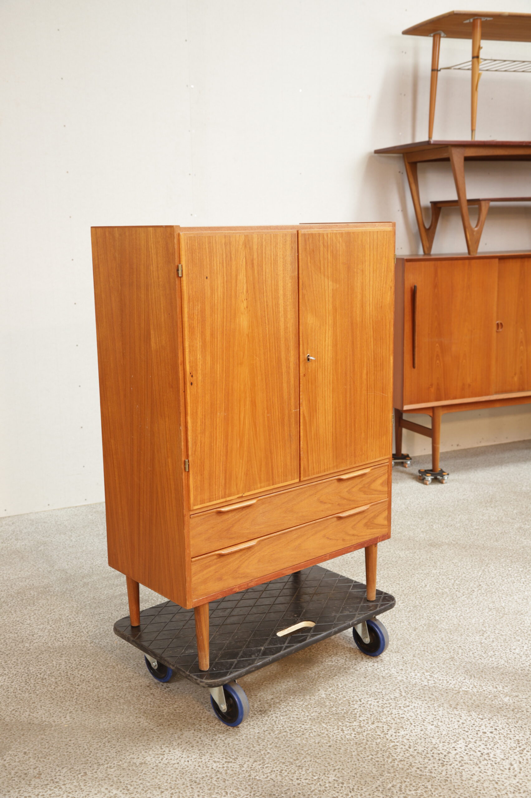 Skab, teak, låger, hylder og to skuffer - Image 1