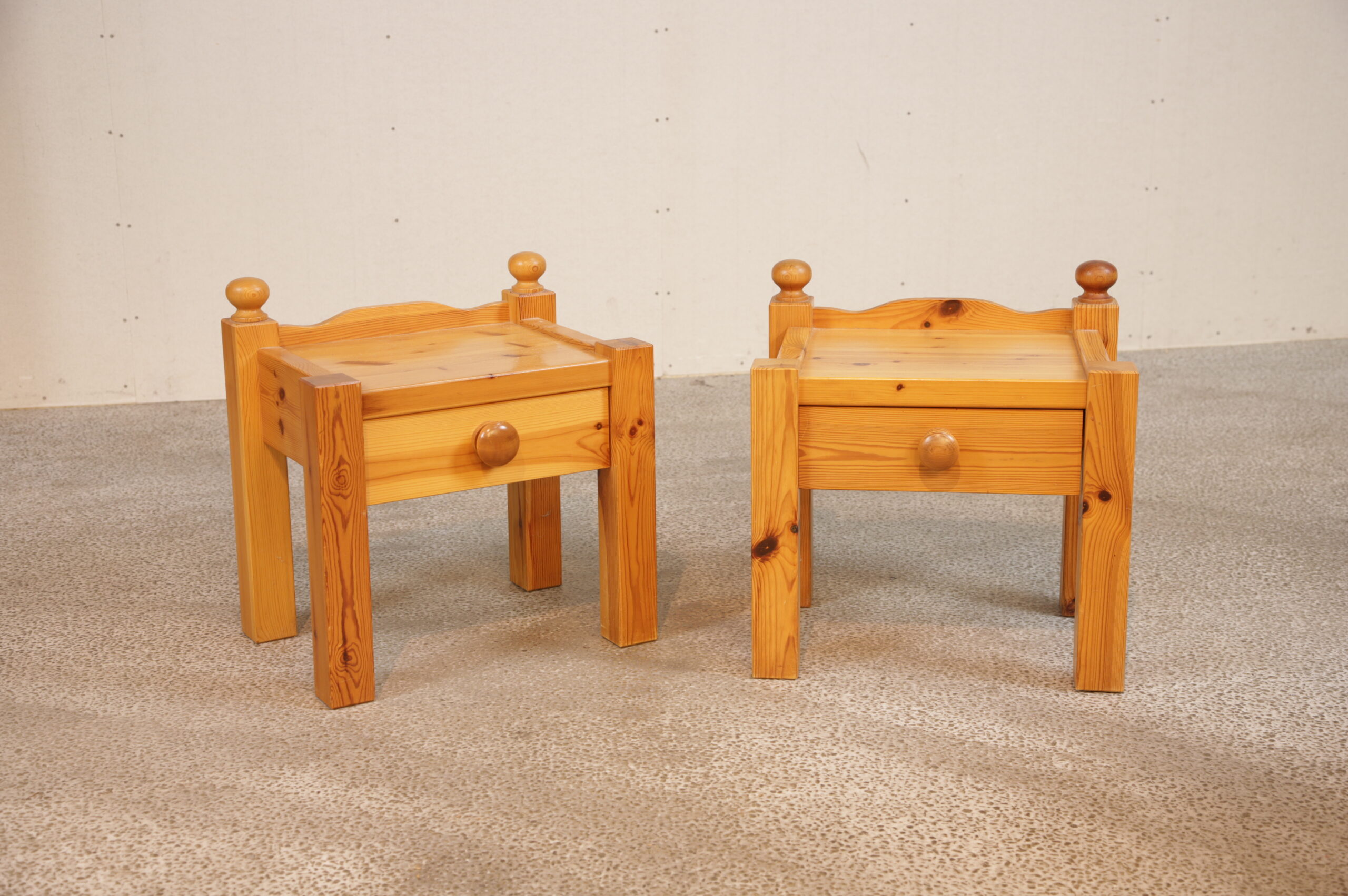 Sæt natborde i massiv fyrretræ - Image 1