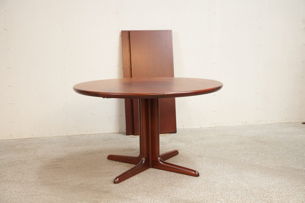 Rundt spisebord, Ø120, to tillægsplader