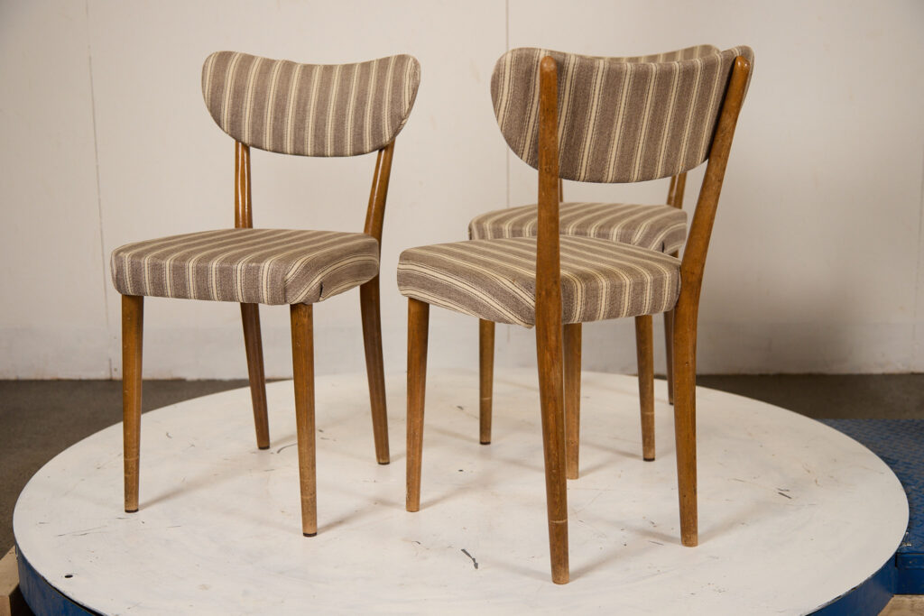 Tre spisestole, stel af massiv bøgetræ