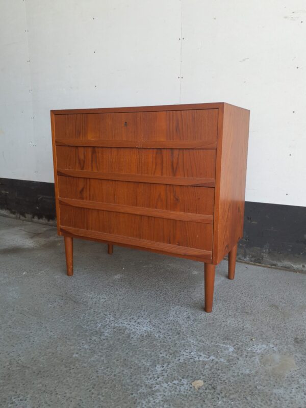 Kommode, bred med fire skuffer, teak