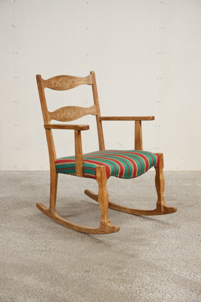 Gyngestol i massiv egetræ