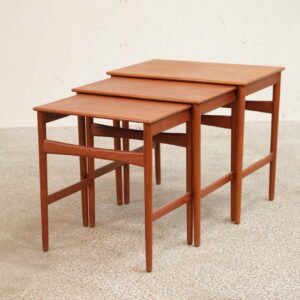 Indskudsborde i teak, Hans J. Wegner/ Andreas Tuck. Model AT40 - Image 1