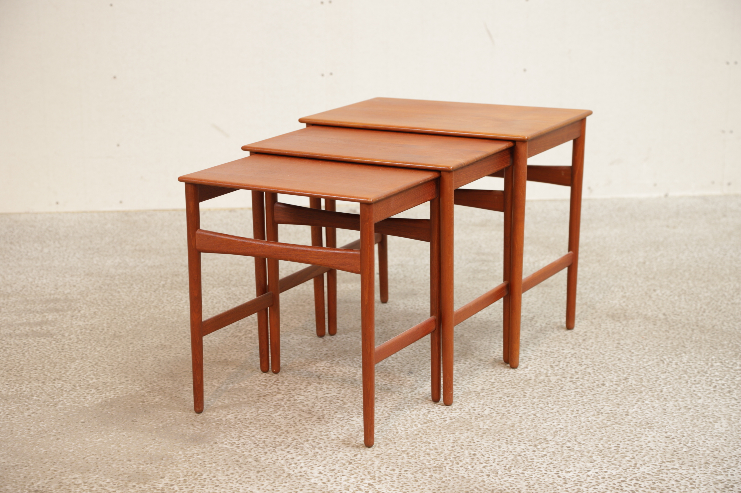Indskudsborde i teak, Hans J. Wegner/ Andreas Tuck. Model AT40 - Image 1