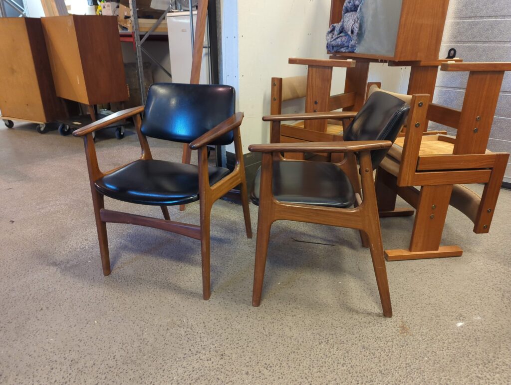 To armstole, teak, Arne Vodder, model Lene